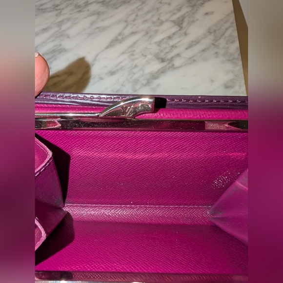 Authentic Louis Vuitton Cassis Epi Leather Kiss Lock Wallet - Picture 12 of 13